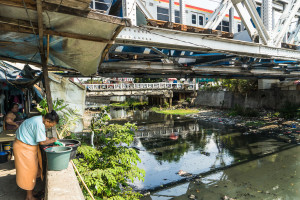 Jakarta Kampung Under Train